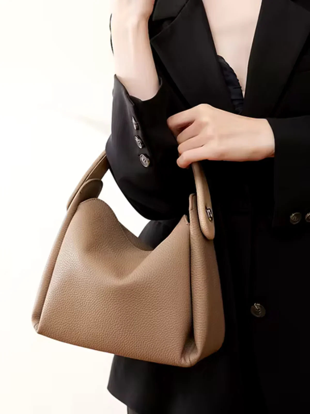Amira® | 7 Days 7 Looks - Monday