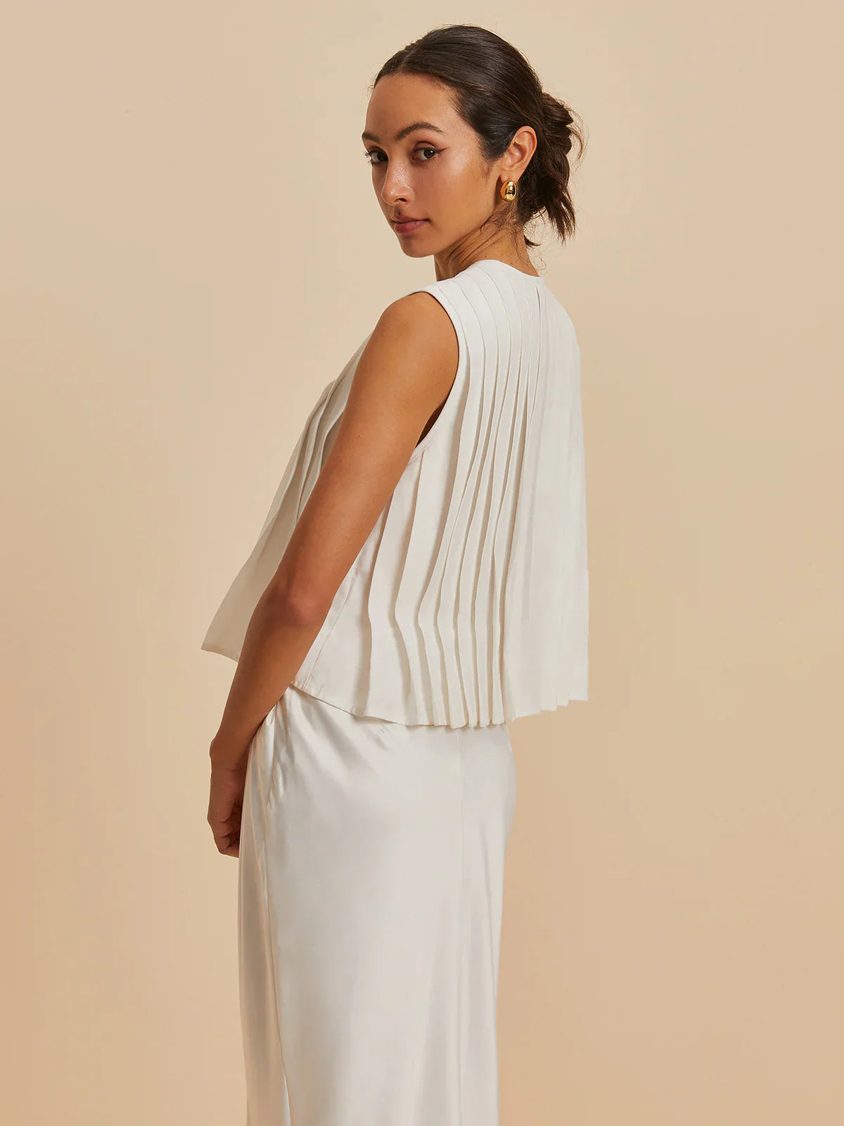 Beata® | Pleated Knotted Sleeveless Blouse